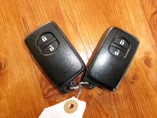 プリウス Ｓ　後期型・純正ＳＤナビ・地デジ・バックカメラ・Ｂｌｕｅｔｏｏｔｈ・ビルドインＥＴＣ・ＨＩＤヘッドライト・コーナーセンサー・プッシュスタート・スマートキー（38枚目）