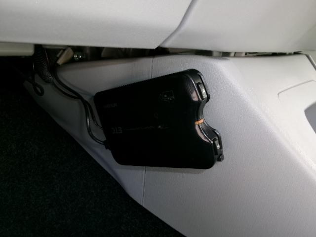 プリウス S 後期型・純正SDナビ・地デジ・バックカメラ・Bluetooth・ETC・HIDヘッドライト・プッシュスタート・スマートキー(17枚目)