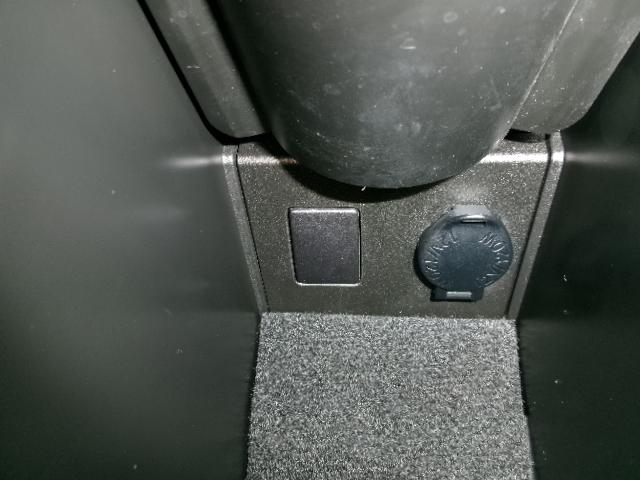 プリウス S 後期型・純正SDナビ・地デジ・バックカメラ・Bluetooth・ETC・HIDヘッドライト・プッシュスタート・スマートキー(22枚目)