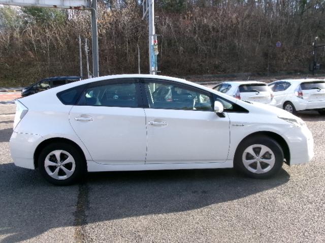 プリウス Ｓ　後期型・純正ＳＤナビ・地デジ・バックカメラ・Ｂｌｕｅｔｏｏｔｈ・ビルドインＥＴＣ・ＨＩＤヘッドライト・フォグランプ・プッシュスタート・スマートキー（11枚目）