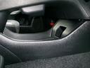 シフトレバー下部へは小物を収納できるスペースを備えております！！