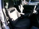 フロントシート！汚れ・タバコのこげ穴等もなくクリーンな状態です！運転席側シートへは座面の高さをレバー操作にて調整可能なシートリフターを備えております！！