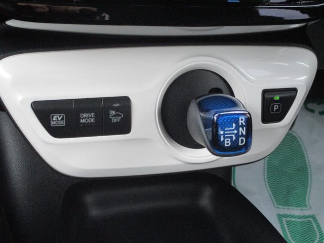 プリウス Ｓ　純正ナビ　フルセグＴＶ　バックカメラ　ＤＶＤ再生　Ｂｌｕｅｔｏｏｔｈオーディオ　オートエアコン　ＬＥＤヘッドライト　ＬＥＤフォグランプ　ＥＴＣ　純正アルミホイール（8枚目）
