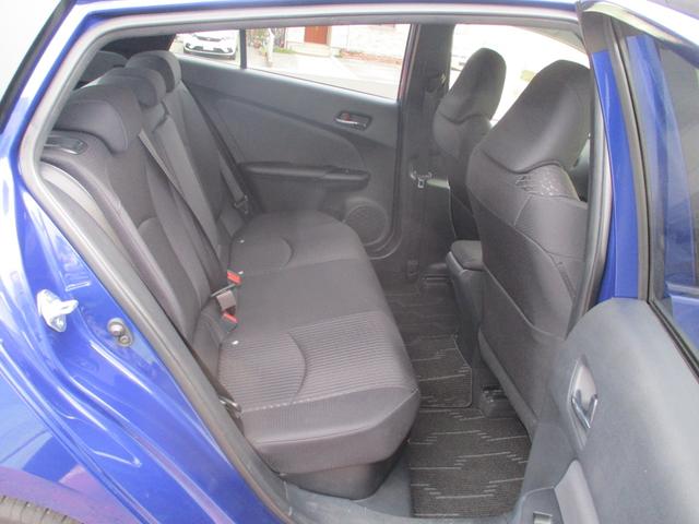 プリウス Ｓ　純正ナビ　フルセグＴＶ　バックカメラ　ＤＶＤ再生　Ｂｌｕｅｔｏｏｔｈオーディオ　オートエアコン　ＬＥＤヘッドライト　ＬＥＤフォグランプ　ＥＴＣ　純正アルミホイール（13枚目）