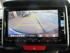 縦列駐車やバックが苦手な方にも安心のバックモニターがついてます♪ベテランの方もついていると安心の装備ですね！！ 6