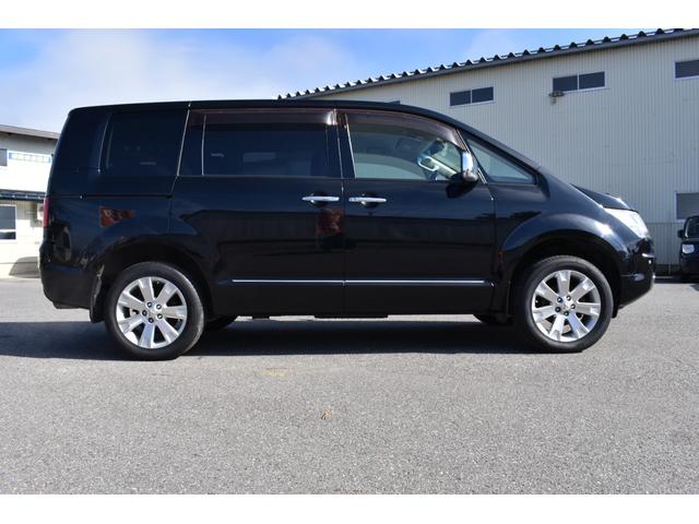 デリカD:5 シャモニー /7人乗り/4WD /純正HDDナビ/キャプテンシート/フロントカメラ/バックカメラ/サイドカメラ/クルーズコントロール/HIDヘッドライト/フルセグTV/ETC/盗難防止装置/中古スタッドレスタイヤセット/保証付き(4枚目)