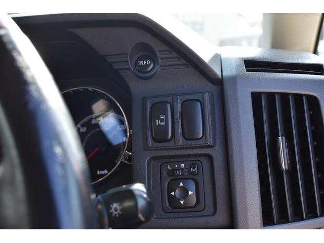 デリカD:5 シャモニー /7人乗り/4WD /純正HDDナビ/キャプテンシート/フロントカメラ/バックカメラ/サイドカメラ/クルーズコントロール/HIDヘッドライト/フルセグTV/ETC/盗難防止装置/中古スタッドレスタイヤセット/保証付き(19枚目)