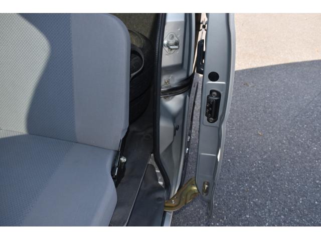 ハイゼットカーゴ ＤＸ　パートタイム４ＷＤ／エアバック／プライバシーガラス／両側スライドドア／オートマ車／同色オールペイント／保証付き（12枚目）