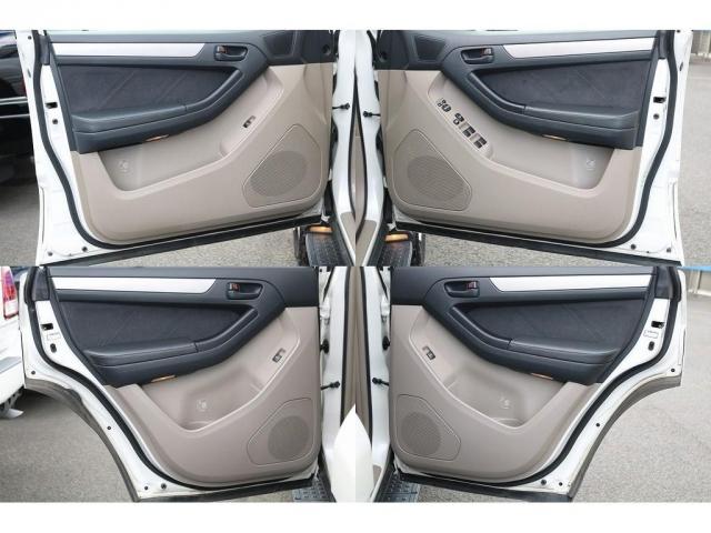 SSR-X 後期型 2700cc MGヴァンパイア17インチAW&BFグッドリッチKO2 2インチリフトUP イクリプスSDナビ&バックカメラ&ETC 内装ベージュ(12枚目)