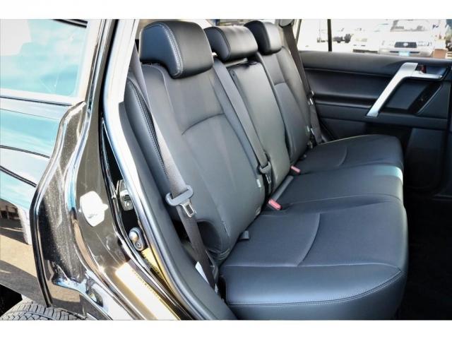 TX Lパッケージ・ブラックエディション 特別仕様車ブラックエディション 2800cc ディーゼルターボ 5人乗り 新車未登録 9インチナビ&バックカメラ&ETC 本革パワーシート 専用ルーフレール 専用エクステリア 専用アルミホイール(7枚目)
