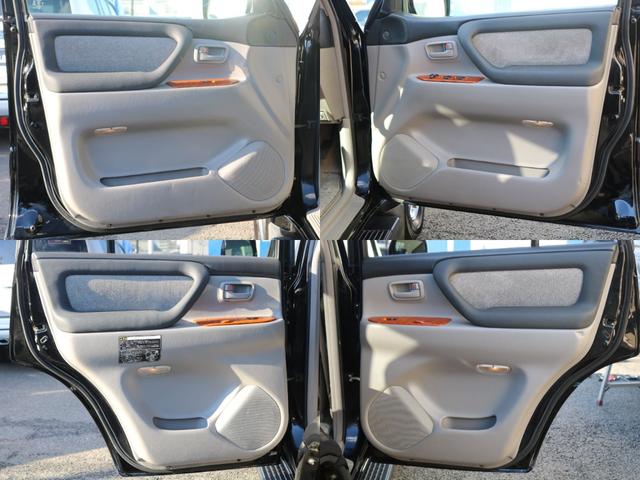 ランドクルーザー１００ ＶＸリミテッド　ブラックカラー全塗装済み　マルチレスナビ　社外ウッドステアリング　シグナス純正１８インチＡＷ　グッドイヤー２７５タイヤ　社外ヘッドライト　社外フォグランプ　社外メッキグリル　社外テールランプ（8枚目）