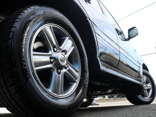 ランドクルーザー１００ ＶＸリミテッド　ブラックカラー全塗装済み　マルチレスナビ　社外ウッドステアリング　シグナス純正１８インチＡＷ　グッドイヤー２７５タイヤ　社外ヘッドライト　社外フォグランプ　社外メッキグリル　社外テールランプ（40枚目）