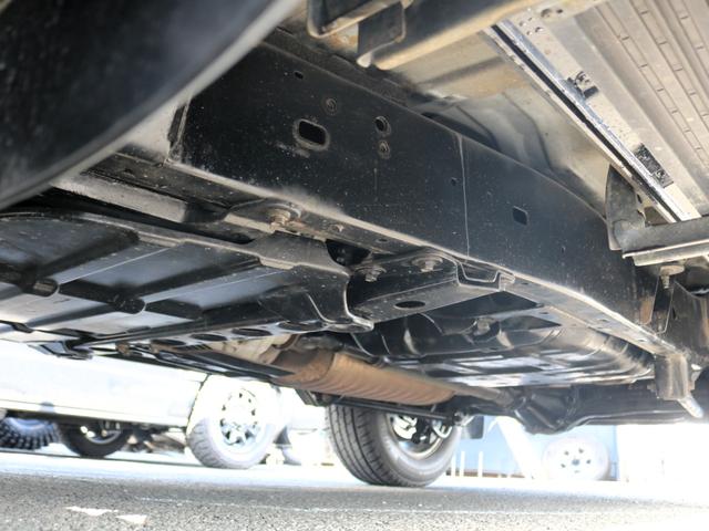 ランドクルーザー１００ ＶＸリミテッド　ブラックカラー全塗装済み　マルチレスナビ　社外ウッドステアリング　シグナス純正１８インチＡＷ　グッドイヤー２７５タイヤ　社外ヘッドライト　社外フォグランプ　社外メッキグリル　社外テールランプ（67枚目）