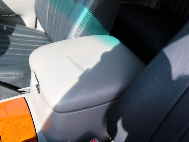 ランドクルーザー１００ ＶＸリミテッド　ブラックカラー全塗装済み　マルチレスナビ　社外ウッドステアリング　シグナス純正１８インチＡＷ　グッドイヤー２７５タイヤ　社外ヘッドライト　社外フォグランプ　社外メッキグリル　社外テールランプ（76枚目）