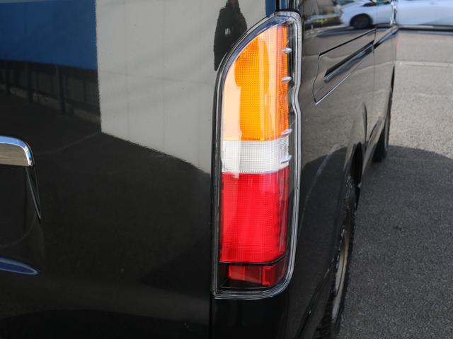 ハイエースバン スーパーＧＬ　ダークプライムＩＩ　Ｒｅｎｏｃａ　ＣｏａｓｔＬｉｎｅｓ　角目４灯　フロントバンパーメッキラッピング　マットブラック塗装　アルパインＢＩＧ－Ｘ　パノラミックビューモニター　ＨＤＭＩポート　ベットキット　シートカバー（35枚目）