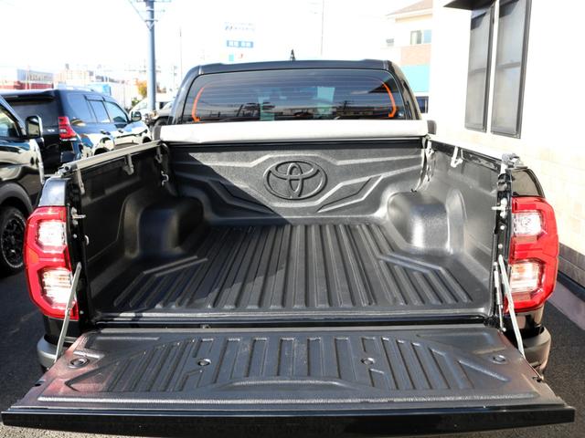 ハイラックス Ｚ　ＧＲスポーツ　フロント２インチリフトアップ　ソフトトノカバー　ベッドライナー　ＧＲマッドフラップ　ＧＲフロアマット　ＴＯＹＯＴＡデカール　サイドバイザー　ＲＡＹＳ１７ＡＷ　ＹＯＫＯＨＡＭＡジオランダー２７５ＭＴ（35枚目）