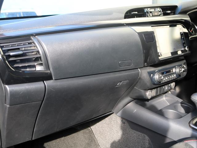 ハイラックス Ｚ　ＧＲスポーツ　フロント２インチリフトアップ　ソフトトノカバー　ベッドライナー　ＧＲマッドフラップ　ＧＲフロアマット　ＴＯＹＯＴＡデカール　サイドバイザー　ＲＡＹＳ１７ＡＷ　ＹＯＫＯＨＡＭＡジオランダー２７５ＭＴ（52枚目）