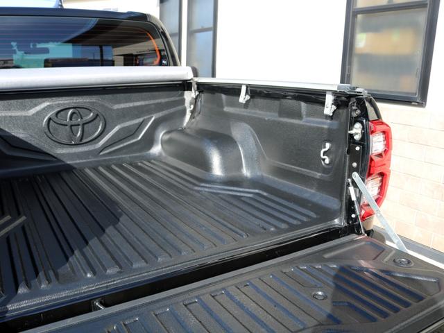ハイラックス Ｚ　ＧＲスポーツ　フロント２インチリフトアップ　ソフトトノカバー　ベッドライナー　ＧＲマッドフラップ　ＧＲフロアマット　ＴＯＹＯＴＡデカール　サイドバイザー　ＲＡＹＳ１７ＡＷ　ＹＯＫＯＨＡＭＡジオランダー２７５ＭＴ（59枚目）