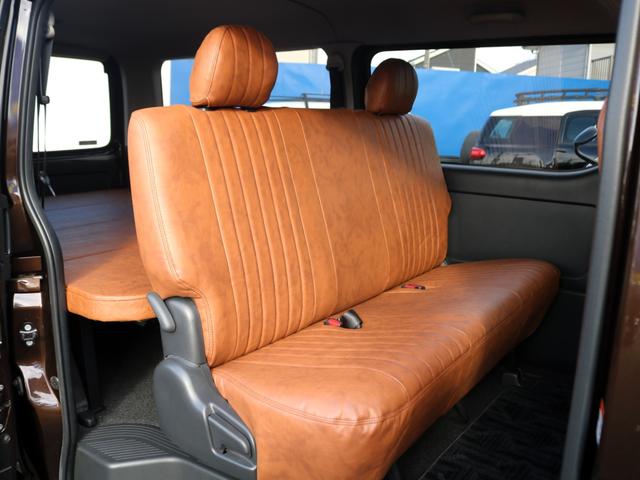 ハイエースバン スーパーＧＬ　ダークプライムＩＩ　Ｒｅｎｏｃａ　ＣｏａｓｔＬｉｎｅｓ　角目フェイスチェンジ　ＫＯＩＴＯヘッドライト　ホットチョコレートカラー　各メッキ部グロスブラック塗装　クラシックＬＥＤテールランプ　茶木目インテリアセット（33枚目）
