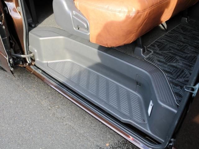 ハイエースバン スーパーＧＬ　ダークプライムＩＩ　Ｒｅｎｏｃａ　ＣｏａｓｔＬｉｎｅｓ　角目フェイスチェンジ　ＫＯＩＴＯヘッドライト　ホットチョコレートカラー　各メッキ部グロスブラック塗装　クラシックＬＥＤテールランプ　茶木目インテリアセット（36枚目）