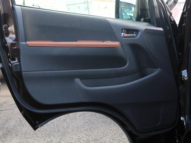 ハイエースバン スーパーＧＬ　ダークプライムＩＩ　Ｒｅｎｏｃａ　ＣｏａｓｔＬｉｎｅｓ　角目フェイスチェンジ　ＫＯＩＴＯヘッドライト　ホットチョコレートカラー　各メッキ部グロスブラック塗装　クラシックＬＥＤテールランプ　茶木目インテリアセット（76枚目）