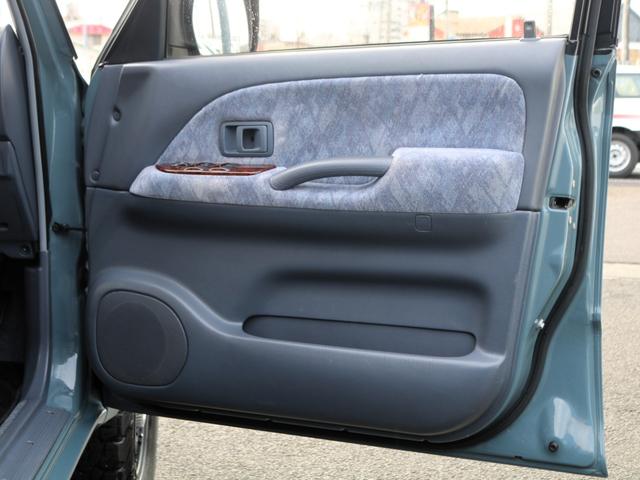 ランドクルーザープラド ＴＸリミテッド　アンヴィルカラー　丸目フェイス換装　オレンジサイドマーカー　コーナーレンズ　スモークテールランプ　マットブラック塗装　ＤＥＡＮカリフォルニア１６インチＡＷ　ＢＦグッドリッチ２３５ＡＴタイヤ（61枚目）