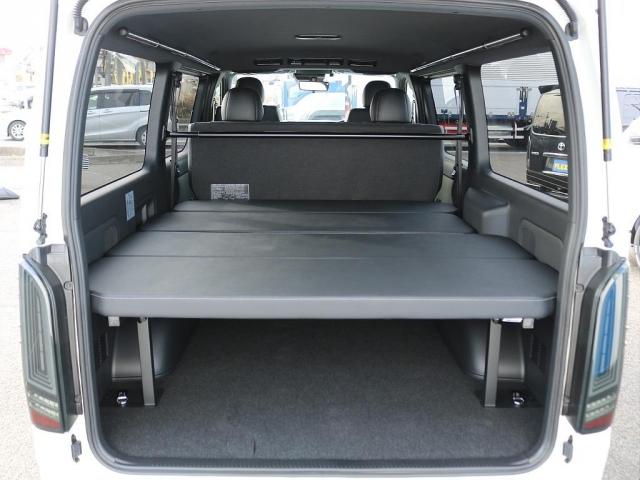 ハイエースバン ロングスーパーＧＬ　ダークプライムＳ　Ｔ－Ｆｏｒｃｅフロントスポイラー　ＧＲマッドフラップ　ＮＥＯＴＲＡＣＥ　ＬＥＤテール　ＮＴ１　１６ＡＷ　ＴＯＹＯオープンカントリー　ベッドキット　サイドバー　カロッツェリア７インチナビ　ＨＤＭＩポート（9枚目）