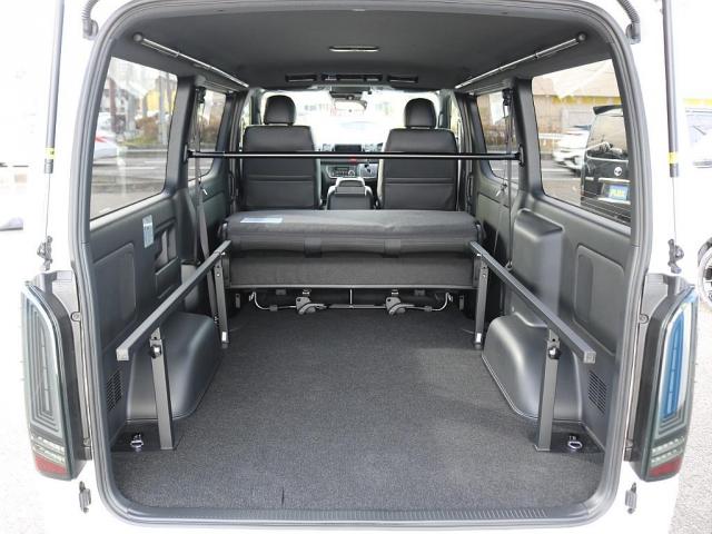 ハイエースバン ロングスーパーＧＬ　ダークプライムＳ　Ｔ－Ｆｏｒｃｅフロントスポイラー　ＧＲマッドフラップ　ＮＥＯＴＲＡＣＥ　ＬＥＤテール　ＮＴ１　１６ＡＷ　ＴＯＹＯオープンカントリー　ベッドキット　サイドバー　カロッツェリア７インチナビ　ＨＤＭＩポート（11枚目）