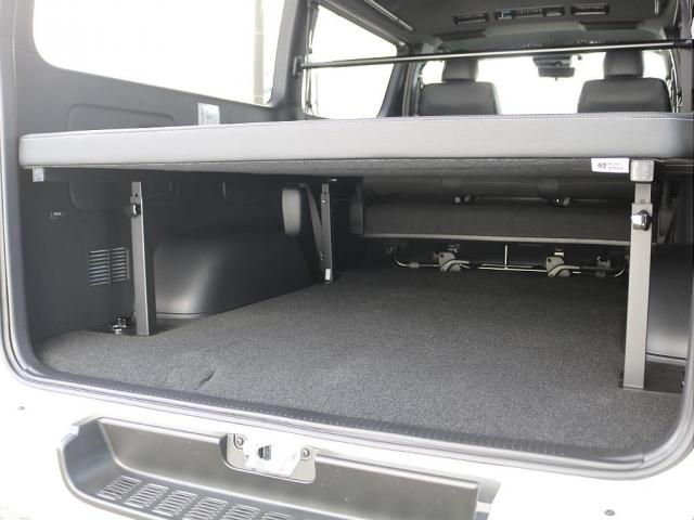 ハイエースバン ロングスーパーＧＬ　ダークプライムＳ　Ｔ－Ｆｏｒｃｅフロントスポイラー　ＧＲマッドフラップ　ＮＥＯＴＲＡＣＥ　ＬＥＤテール　ＮＴ１　１６ＡＷ　ＴＯＹＯオープンカントリー　ベッドキット　サイドバー　カロッツェリア７インチナビ　ＨＤＭＩポート（13枚目）