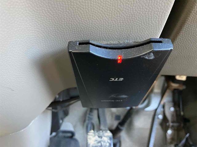 エブリイワゴン ＰＺターボスペシャル　４ＷＤ　ＥＴＣ　両側電動スライドドア　ＴＶ　キーレスエントリー　電動格納ミラー　シートヒーター　ターボ　ＡＴ　盗難防止システム　ＡＢＳ　アルミホイール　衝突安全ボディ　エアコン　パワーステアリング（11枚目）