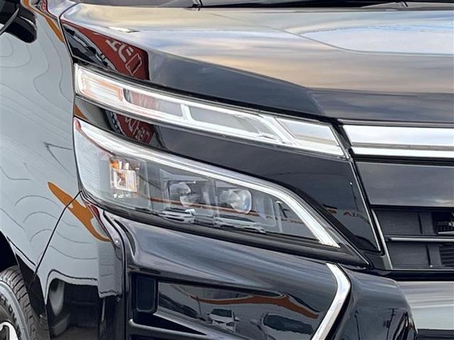 ヴォクシー ＺＳ　煌ＩＩＩ　４ＷＤ　フルセグ　メモリーナビ　ＤＶＤ再生　ミュージックプレイヤー接続可　後席モニター　バックカメラ　衝突被害軽減システム　ＥＴＣ　ドラレコ　両側電動スライド　ＬＥＤヘッドランプ　ウオークスルー（4枚目）
