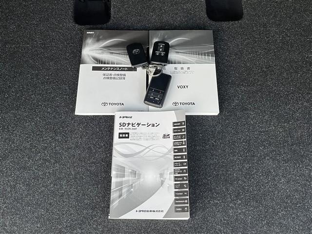 ヴォクシー ＺＳ　煌ＩＩＩ　４ＷＤ　フルセグ　メモリーナビ　ＤＶＤ再生　ミュージックプレイヤー接続可　後席モニター　バックカメラ　衝突被害軽減システム　ＥＴＣ　ドラレコ　両側電動スライド　ＬＥＤヘッドランプ　ウオークスルー（37枚目）