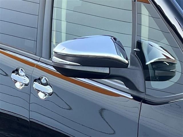 ヴォクシー ＺＳ　煌ＩＩ　フルセグ　メモリーナビ　ＤＶＤ再生　ミュージックプレイヤー接続可　バックカメラ　衝突被害軽減システム　ＥＴＣ　両側電動スライド　ＬＥＤヘッドランプ　ウオークスルー　乗車定員７人　３列シート　フルエアロ（6枚目）