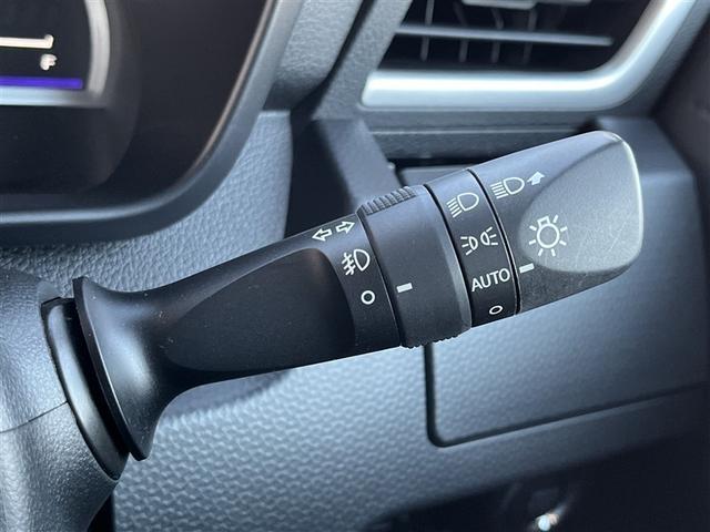 コンライト付で夜間はもちろん、トンネル走行時も自動点灯・消灯でラクラク♪エンジンを止めて、ドア開けると自動消灯するので、ライトの消し忘れの防止にもなります！