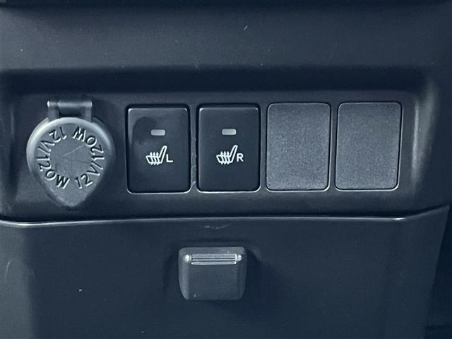 アクセサリーソケット。　　シートヒーター付きです。寒い日も快適なドライブが楽しめます♪