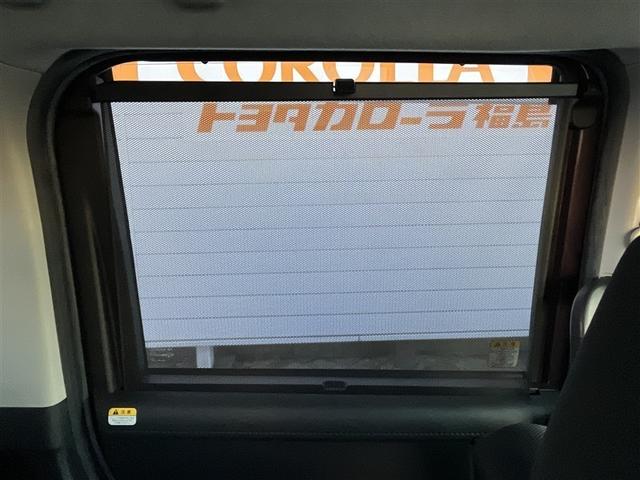 強い日差しを和らげるリヤサンシェード付