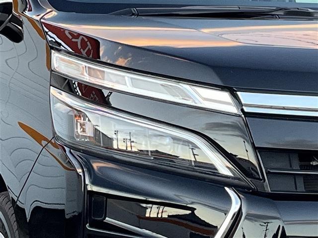 ヴォクシー ZS 煌 フルセグ メモリーナビ DVD再生 ミュージックプレイヤー接続可 後席モニター バックカメラ 衝突被害軽減システム ETC 両側電動スライド LEDヘッドランプ 乗車定員7人 3列シート フルエアロ(4枚目)