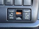 両側電動スライドドアのスイッチ付です。車内からもスイッチひとつで楽にドアの開閉が可能です。電動なので開閉時に力を使う必要がなく、半ドアになることもありません!