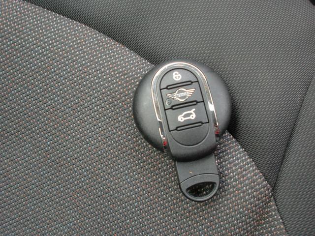 ＭＩＮＩ クーパーＳ　Ｅ　クロスオーバー　オール４　プラグインハイブリッド　４ＷＤ　シートヒーター　パワーバックドア　サンルーフ　ナビ　バックカメラ　前後ドラレコ　ＥＴＣ　充電コードあり（25枚目）