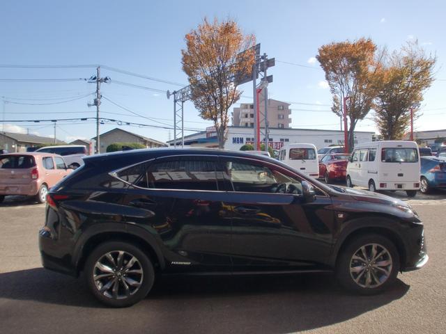 NX NX300h Fスポーツ ワンオーナー 純正ナビ TV Bカメラ 革シート セーフティーセンス パワートランク スマートキー 純正AW 4WD(4枚目)