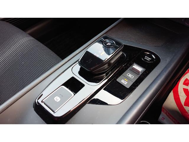 ノート Ｘ　ＦＯＵＲ　４ＷＤ　ワンオーナー　禁煙車　ナビ連動前後ドラレコ　寒冷地仕様　ステアリングヒーター　シートヒーター（11枚目）