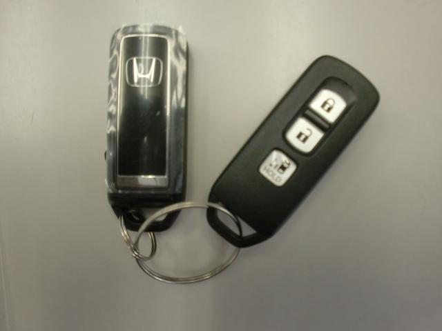 Ｎ－ＢＯＸ Ｇ・Ｌホンダセンシング　ワンオーナー　４ＷＤ　禁煙車　衝突軽減ブレーキ　路外逸脱抑制機能　シートカバー　ナビ　ＴＶ　バックカメラ　ＥＴＣ　ドラレコ　両側スライド　片側電動スライドドア　シートヒーター（16枚目）