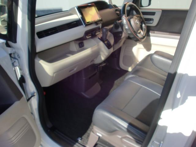 Ｎ－ＢＯＸ Ｇ・Ｌホンダセンシング　ワンオーナー　４ＷＤ　禁煙車　衝突軽減ブレーキ　路外逸脱抑制機能　シートカバー　ナビ　ＴＶ　バックカメラ　ＥＴＣ　ドラレコ　両側スライド　片側電動スライドドア　シートヒーター（20枚目）