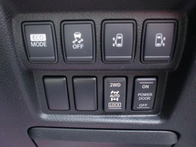 エルグランド ライダー　白本革シート　マニュアルシート　オーテック　ワンオーナー　４ＷＤ　ホワイトレザーシート　両側電動スライドドア　ＳＤナビ　ＴＶ　バックカメラ　ＥＴＣ　フリップダウンモニター　７人乗り（12枚目）