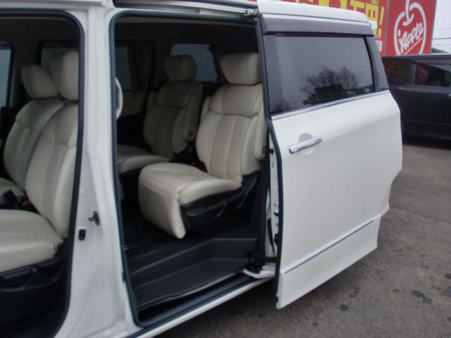 エルグランド ライダー　白本革シート　マニュアルシート　オーテック　ワンオーナー　４ＷＤ　ホワイトレザーシート　両側電動スライドドア　ＳＤナビ　ＴＶ　バックカメラ　ＥＴＣ　フリップダウンモニター　７人乗り（24枚目）