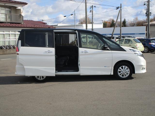 セレナ ハイウェイスター　Ｓ　ハイブリット　４ＷＤ　フルセグナビ　アラウンドビューモニター　パーキングアシスト　ドライブレコーダー　両側パワースライドドア　デジタルルームミラー　Ｂｌｕｅｔｏｏｔｈ　ＤＶＤ　シートヒーター　オートライト　８人乗り（34枚目）