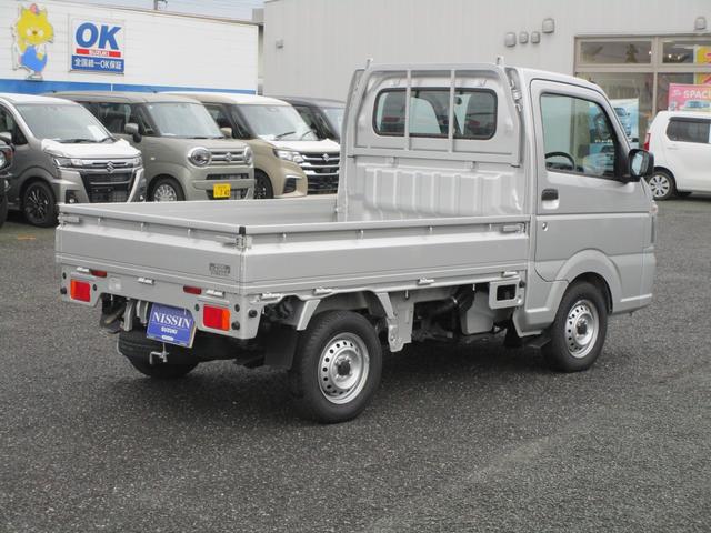 キャリイトラック ＫＣエアコン・パワステ　４ＷＤ　マニュアル車　横滑り防止機能　ＦＭ／ＡＭラジオ　衝突被害軽減システム　パワーウインドウ　キーレスエントリー　スペアキー　保証付販売車（5枚目）