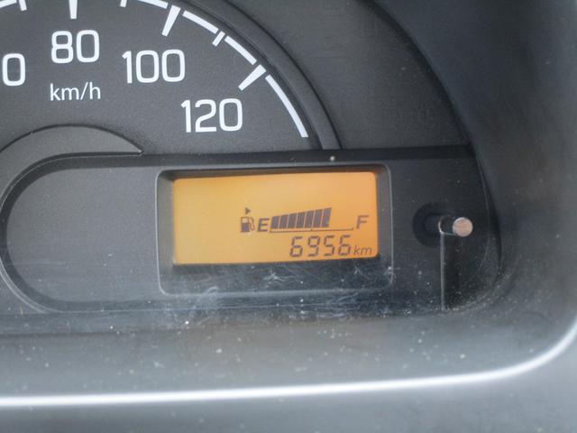 キャリイトラック ＫＣエアコン・パワステ　４ＷＤ　マニュアル車　横滑り防止機能　ＦＭ／ＡＭラジオ　衝突被害軽減システム　パワーウインドウ　キーレスエントリー　スペアキー　保証付販売車（8枚目）