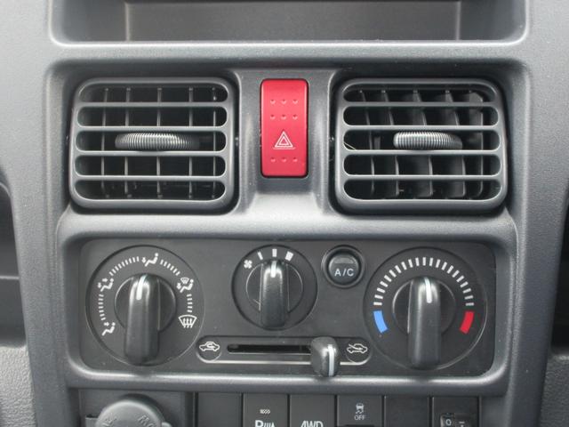 キャリイトラック ＫＣエアコン・パワステ　４ＷＤ　マニュアル車　横滑り防止機能　ＦＭ／ＡＭラジオ　衝突被害軽減システム　パワーウインドウ　キーレスエントリー　スペアキー　保証付販売車（10枚目）