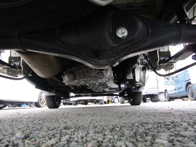 キャリイトラック ＫＣエアコン・パワステ　４ＷＤ　マニュアル車　横滑り防止機能　ＦＭ／ＡＭラジオ　衝突被害軽減システム　パワーウインドウ　キーレスエントリー　スペアキー　保証付販売車（14枚目）